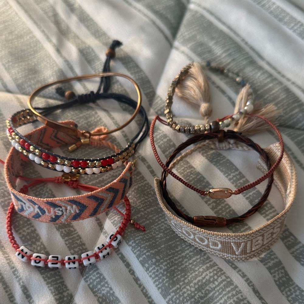 Bundle of 8 Beacelets | Gorjana Kendra Scott Skagan Pura Vida